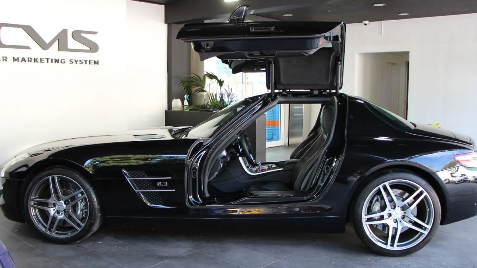 Mercedes-Benz SLS — photo 4