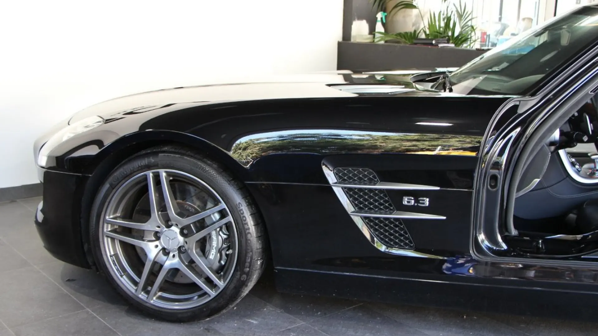 Mercedes-Benz SLS — photo 5