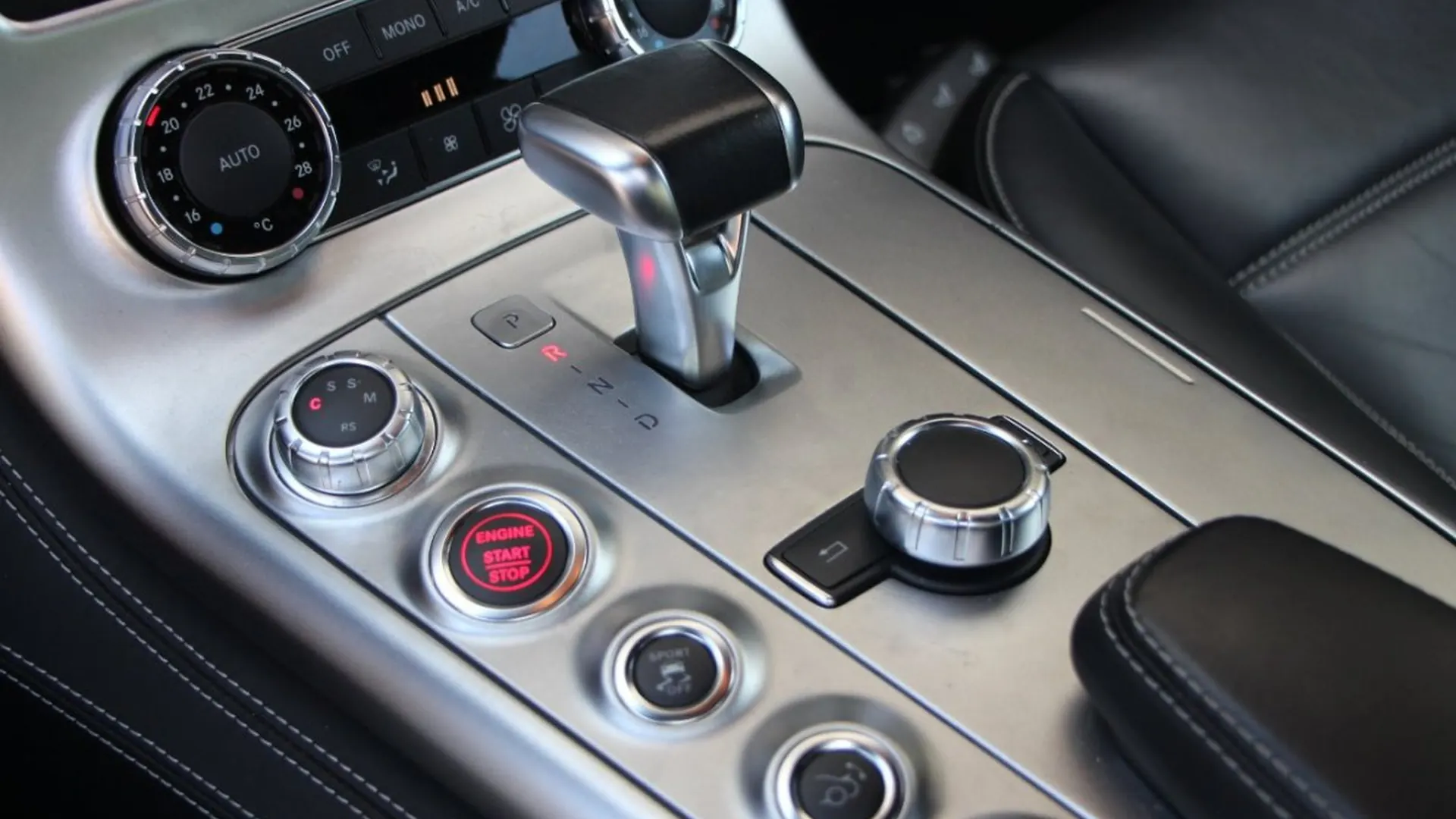 Mercedes-Benz SLS — photo 16