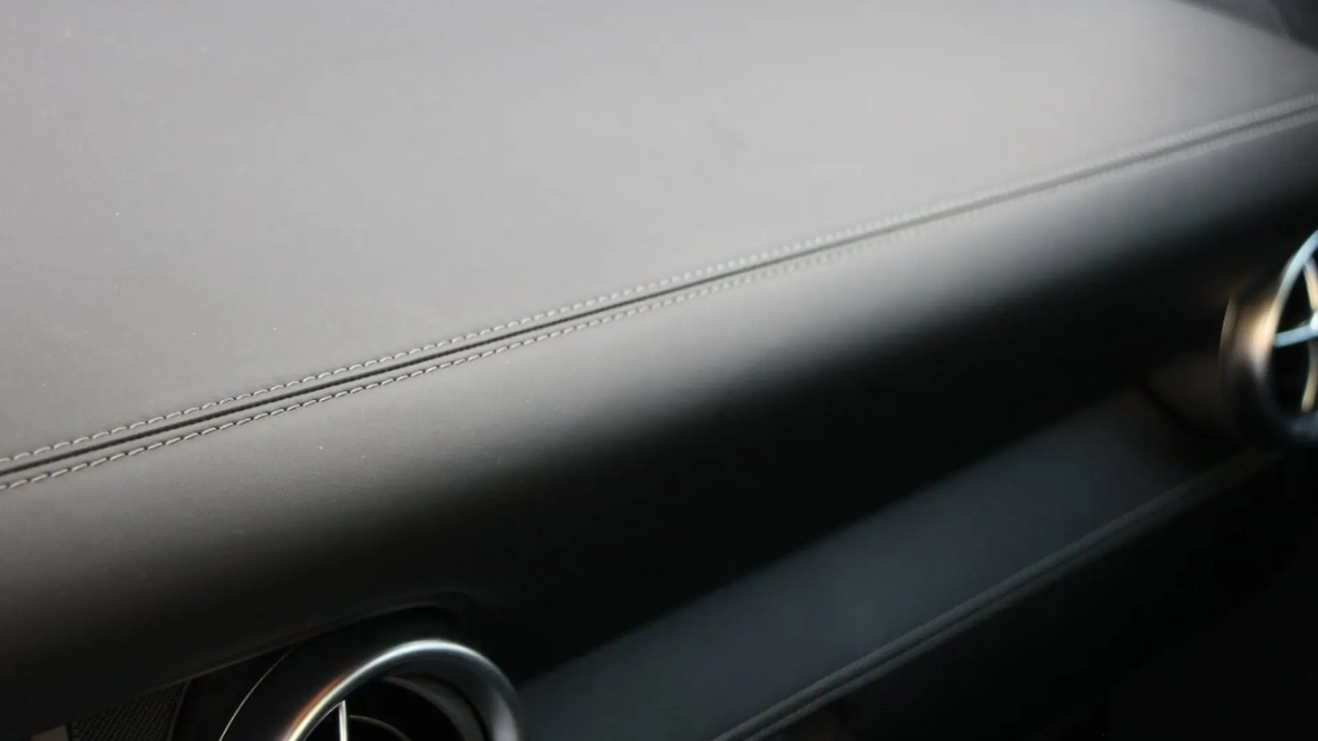 Mercedes-Benz SLS — photo 22
