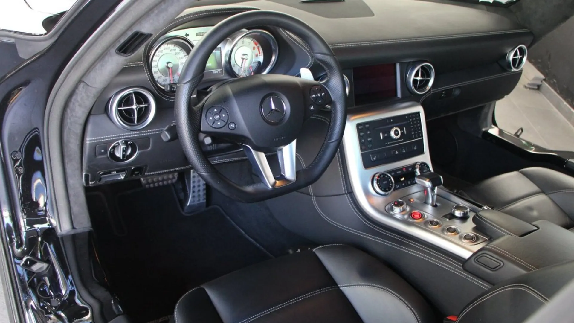 Mercedes-Benz SLS — photo 9