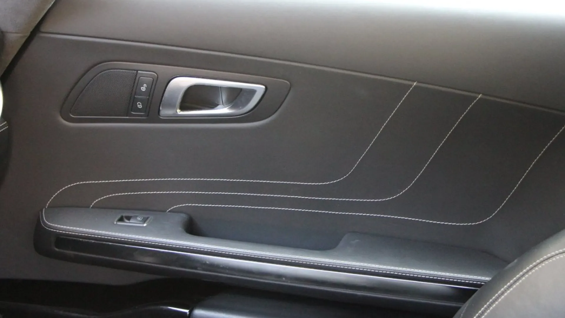 Mercedes-Benz SLS — photo 15