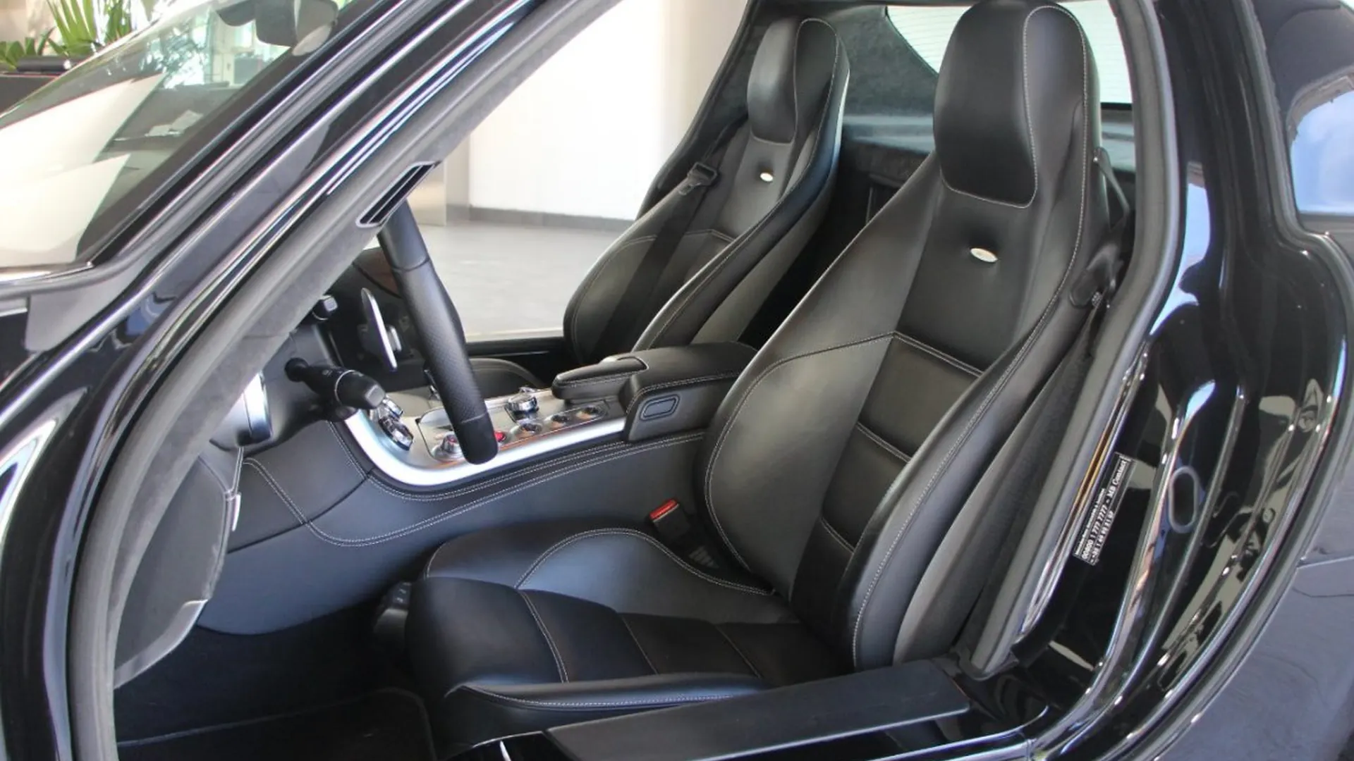 Mercedes-Benz SLS — photo 11