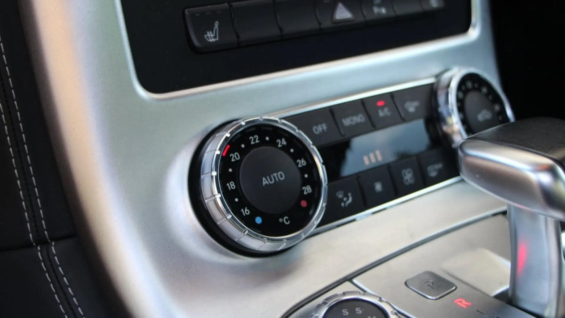 Mercedes-Benz SLS — photo 17