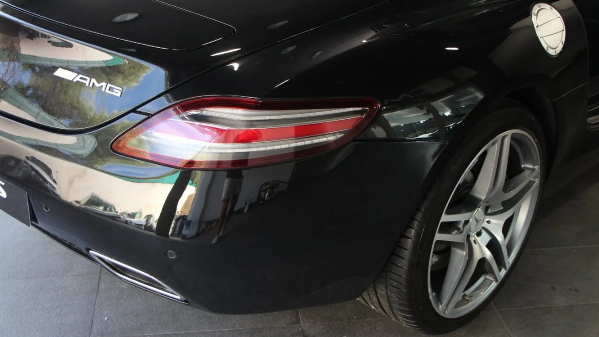Mercedes-Benz SLS — photo 8