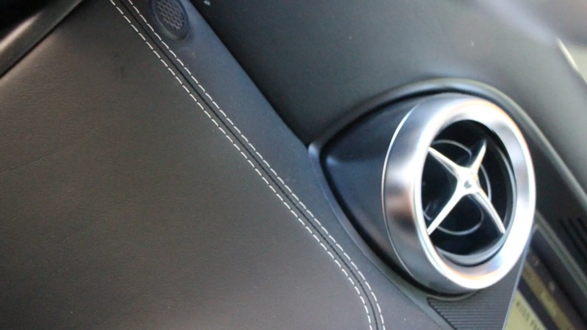 Mercedes-Benz SLS — photo 14
