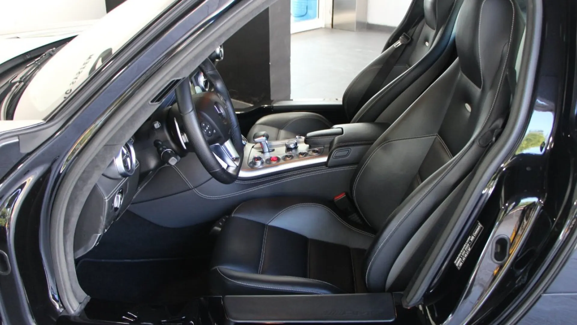 Mercedes-Benz SLS — photo 10