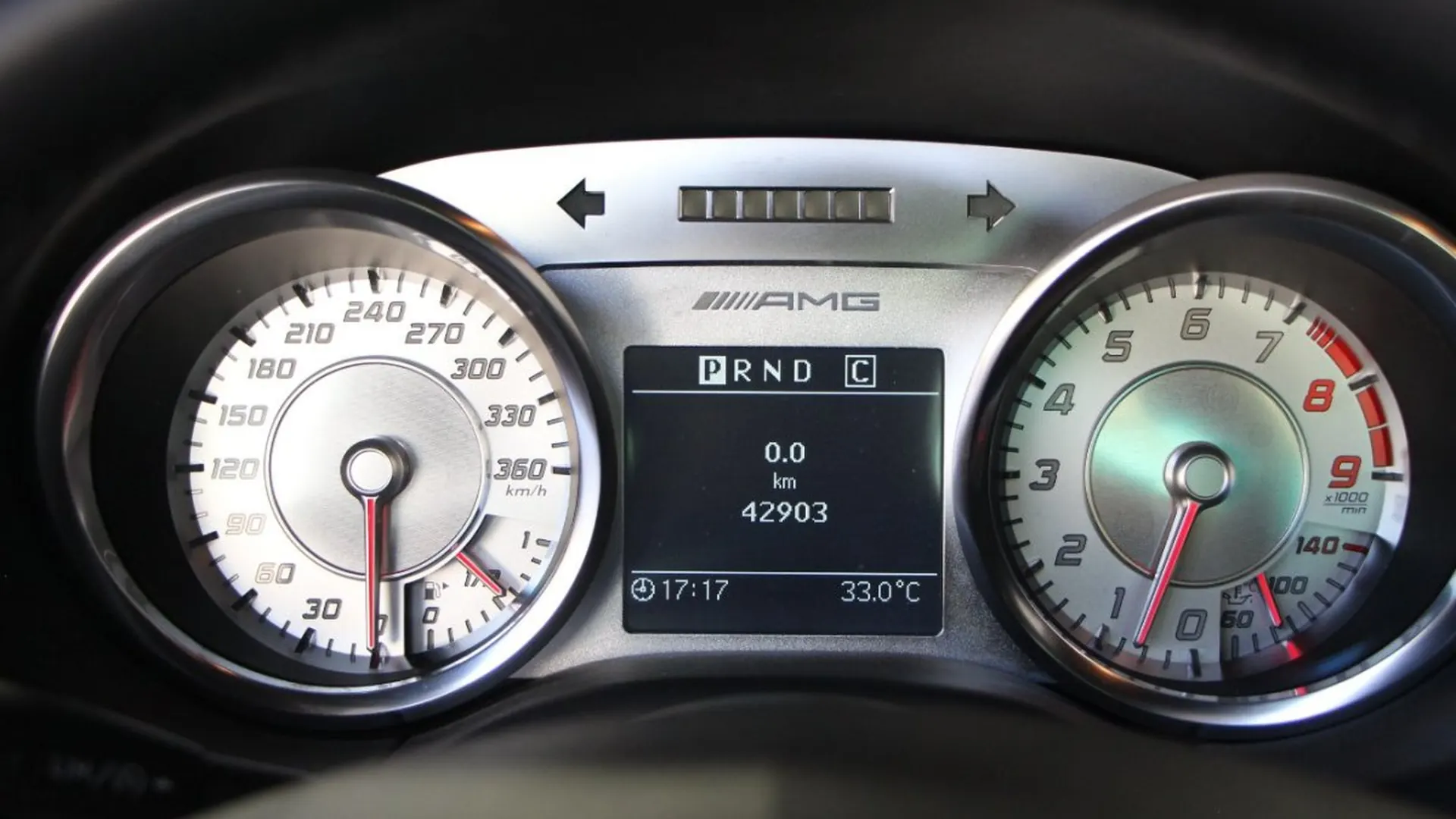 Mercedes-Benz SLS — photo 13