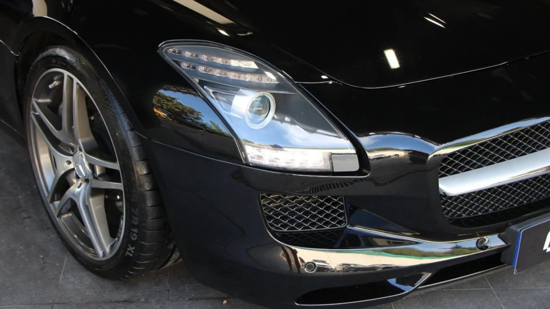 Mercedes-Benz SLS — photo 3