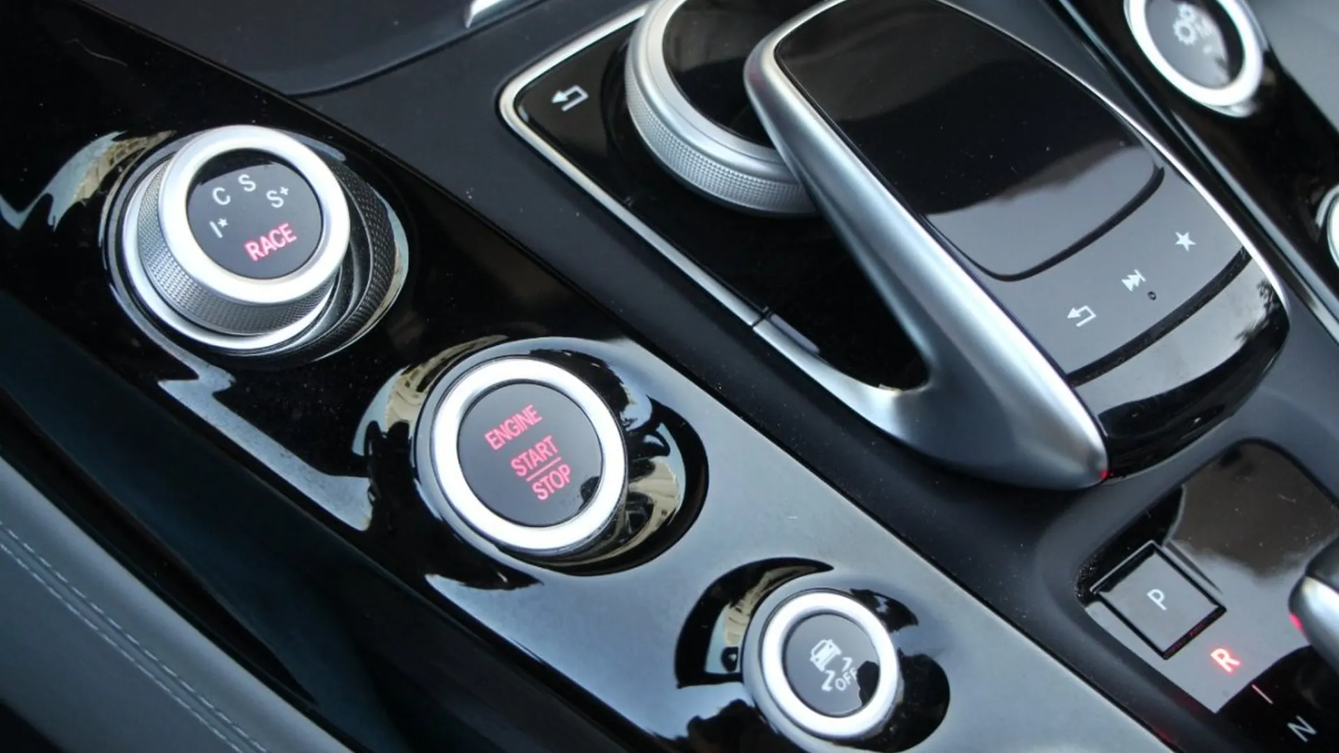 Mercedes-Benz AMG GT — photo 19
