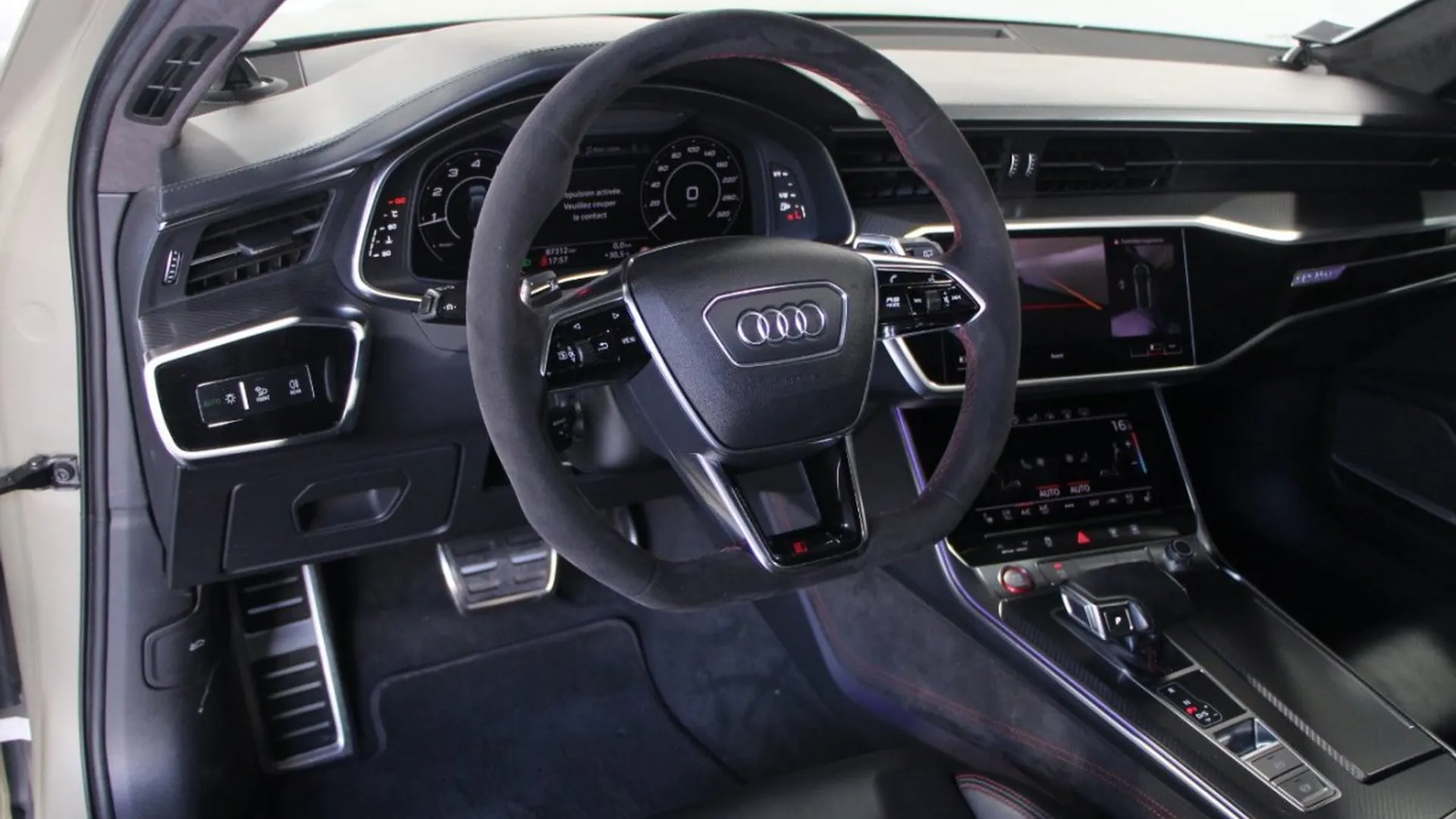 Audi RS6 — photo 14