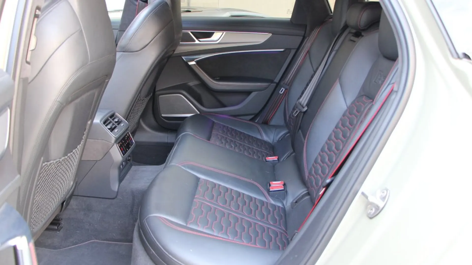 Audi RS6 — photo 31