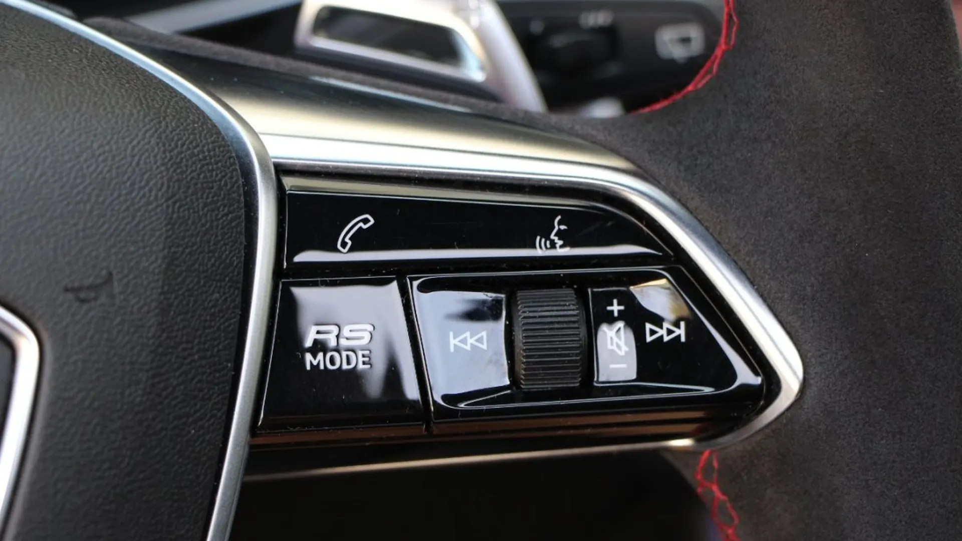 Audi RS6 — photo 27