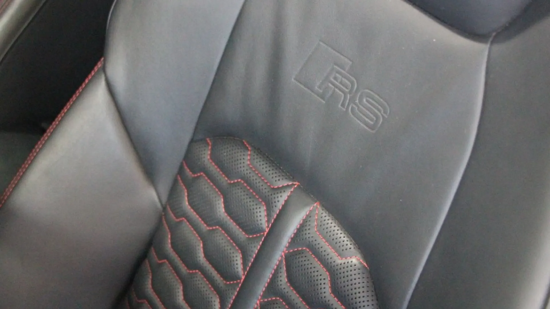 Audi RS6 — photo 18