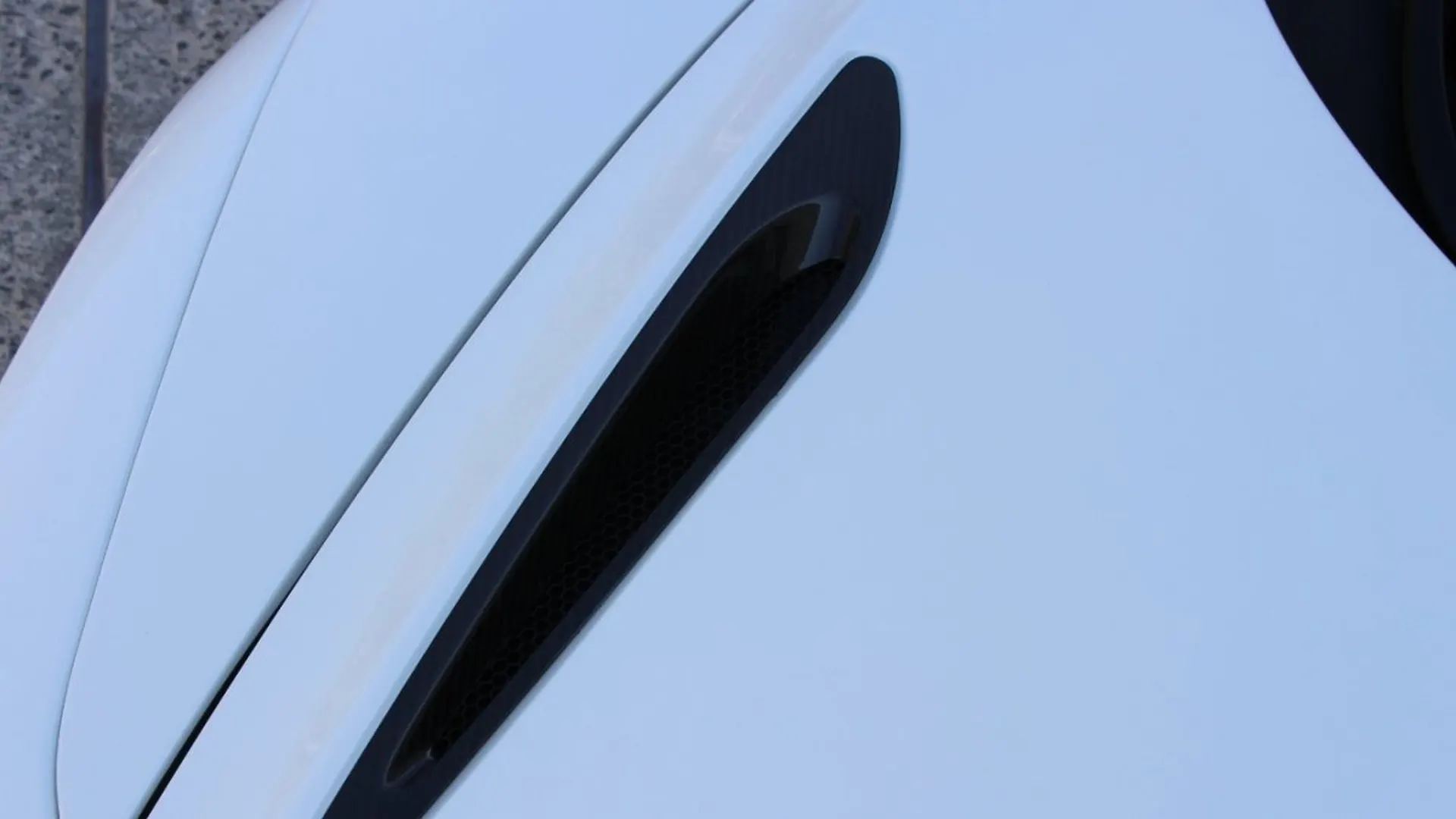 McLaren 720S — photo 25