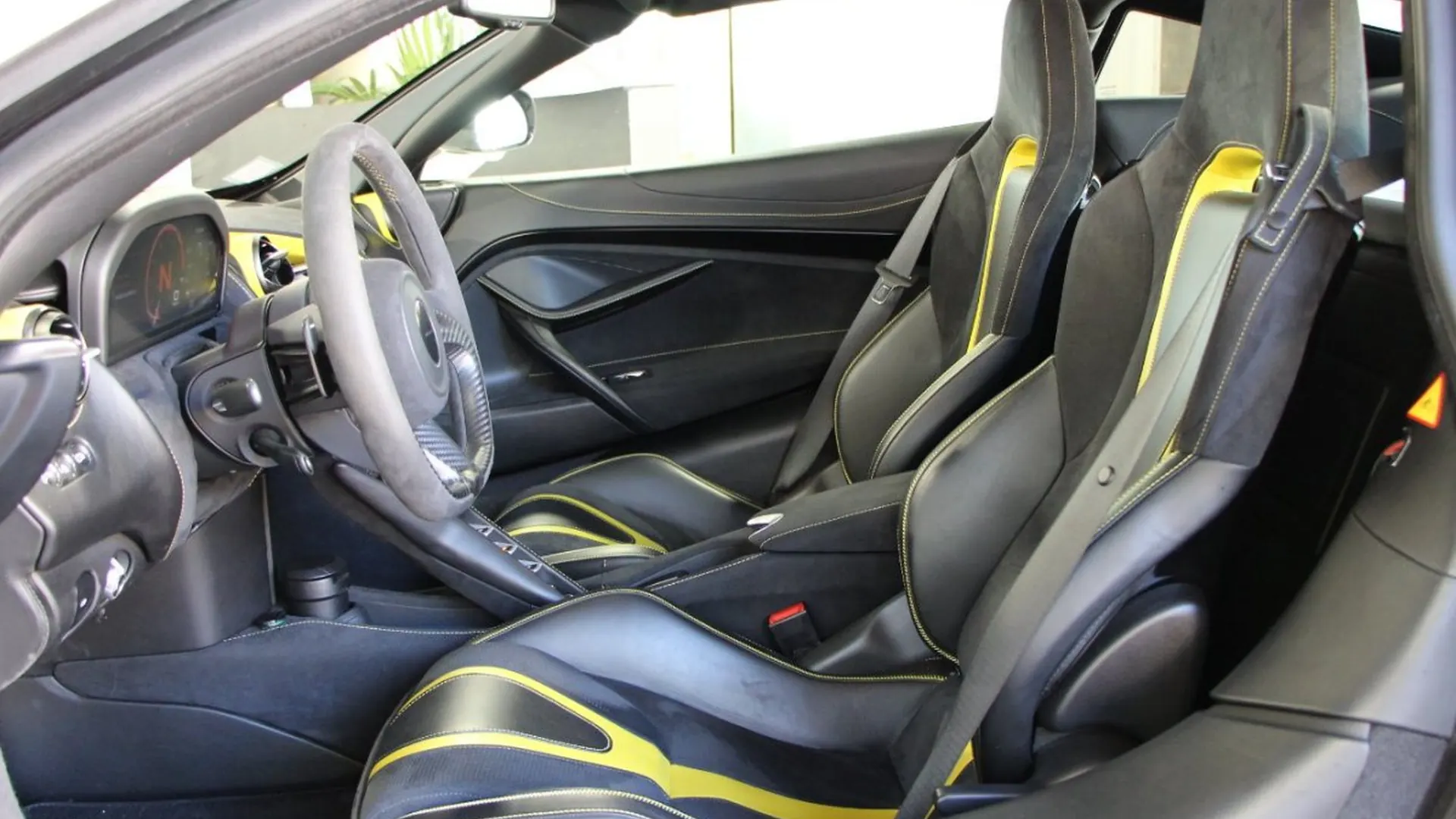 McLaren 720S — photo 12