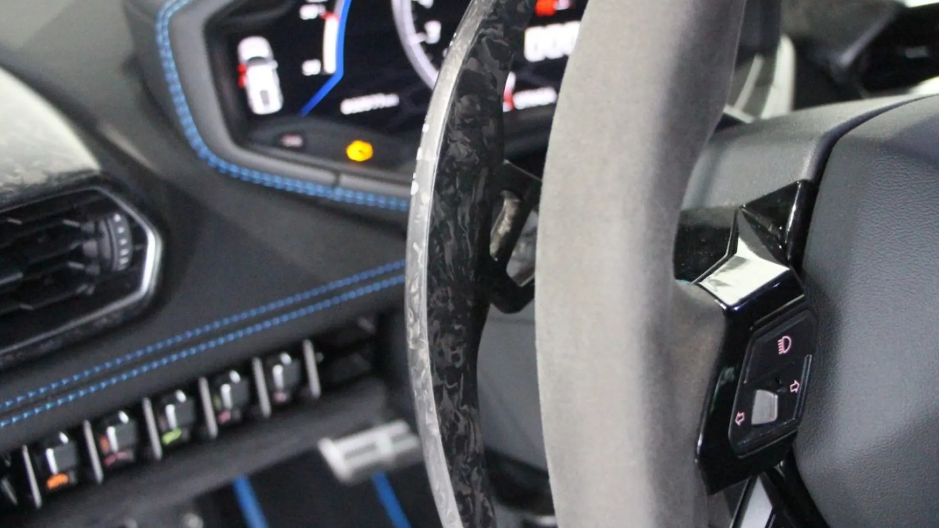 Lamborghini Huracan — photo 16