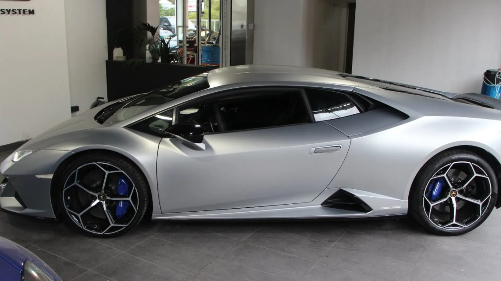 Lamborghini Huracan — photo 4