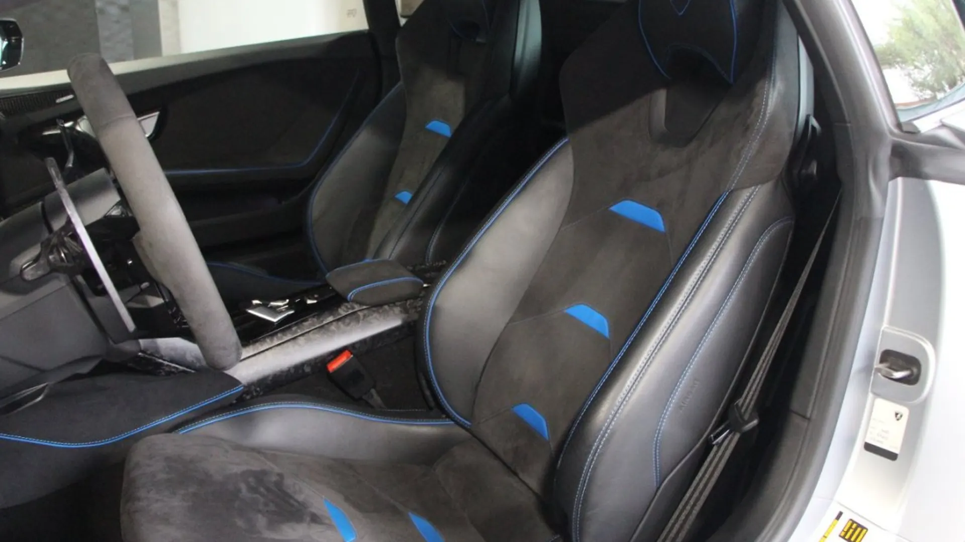 Lamborghini Huracan — photo 11