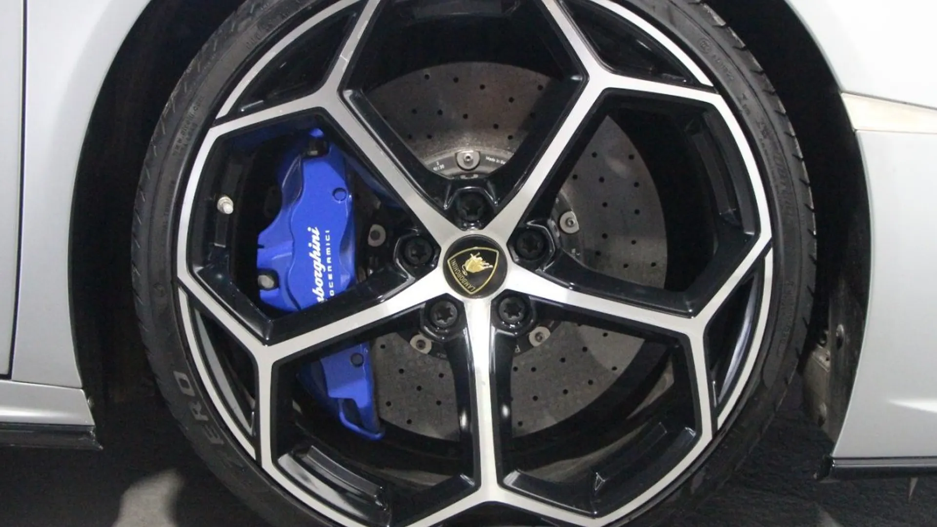Lamborghini Huracan — photo 7