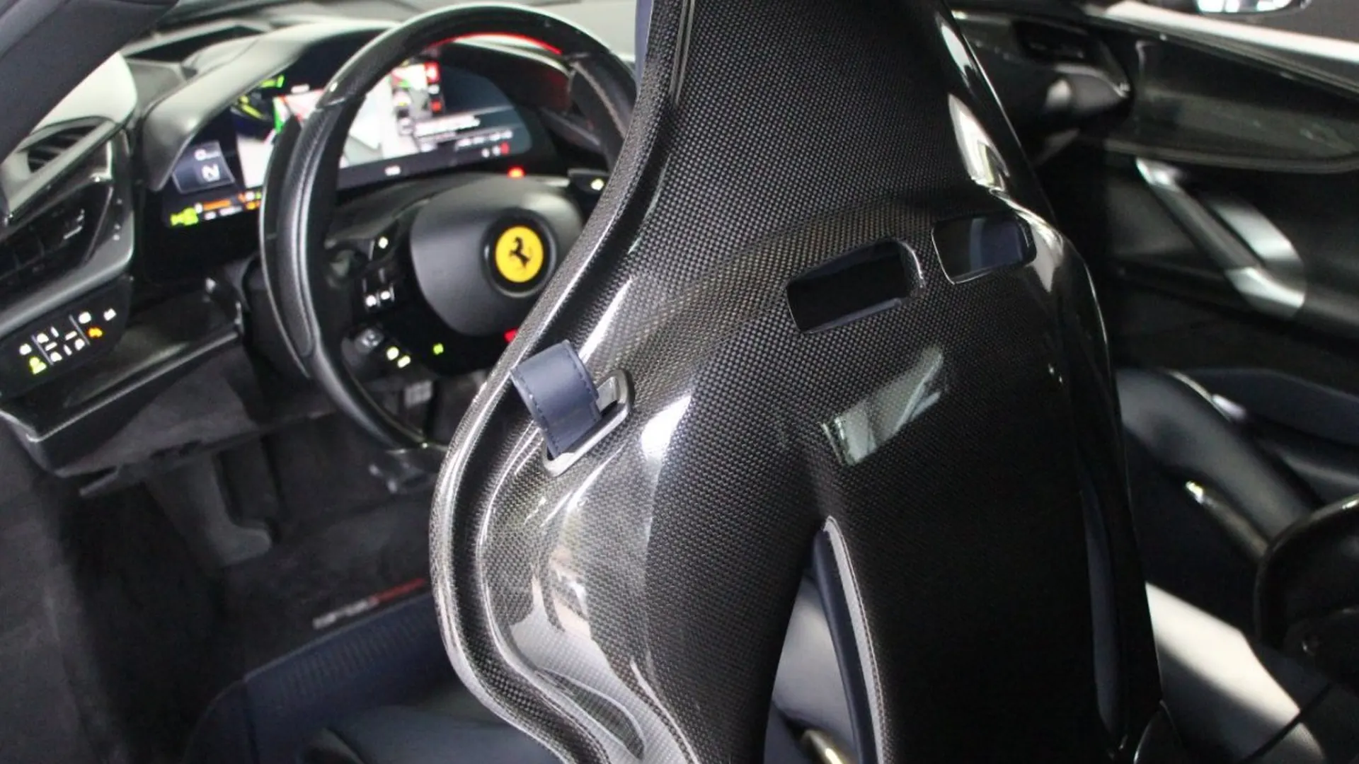 Ferrari SF90 — photo 25