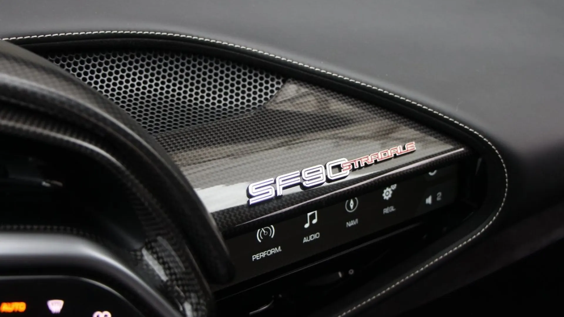 Ferrari SF90 — photo 28