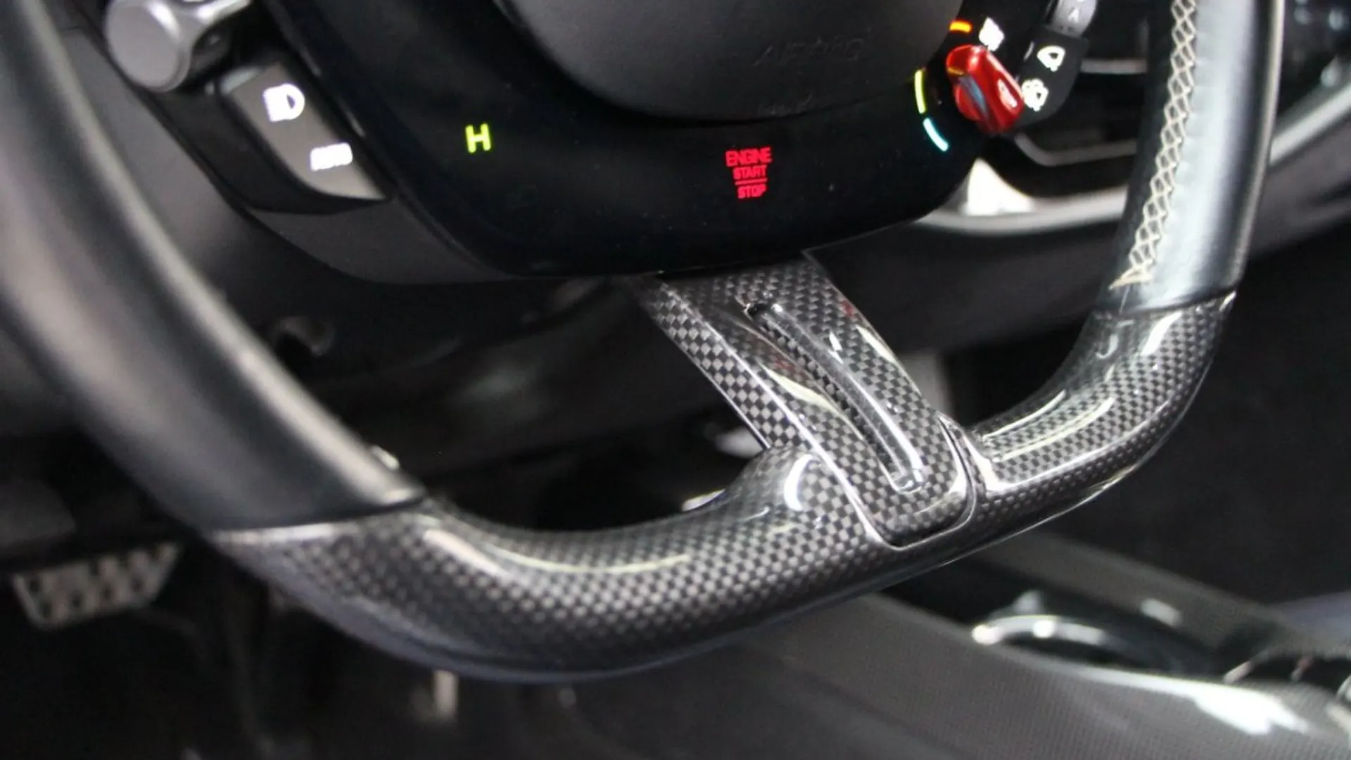 Ferrari SF90 — photo 40