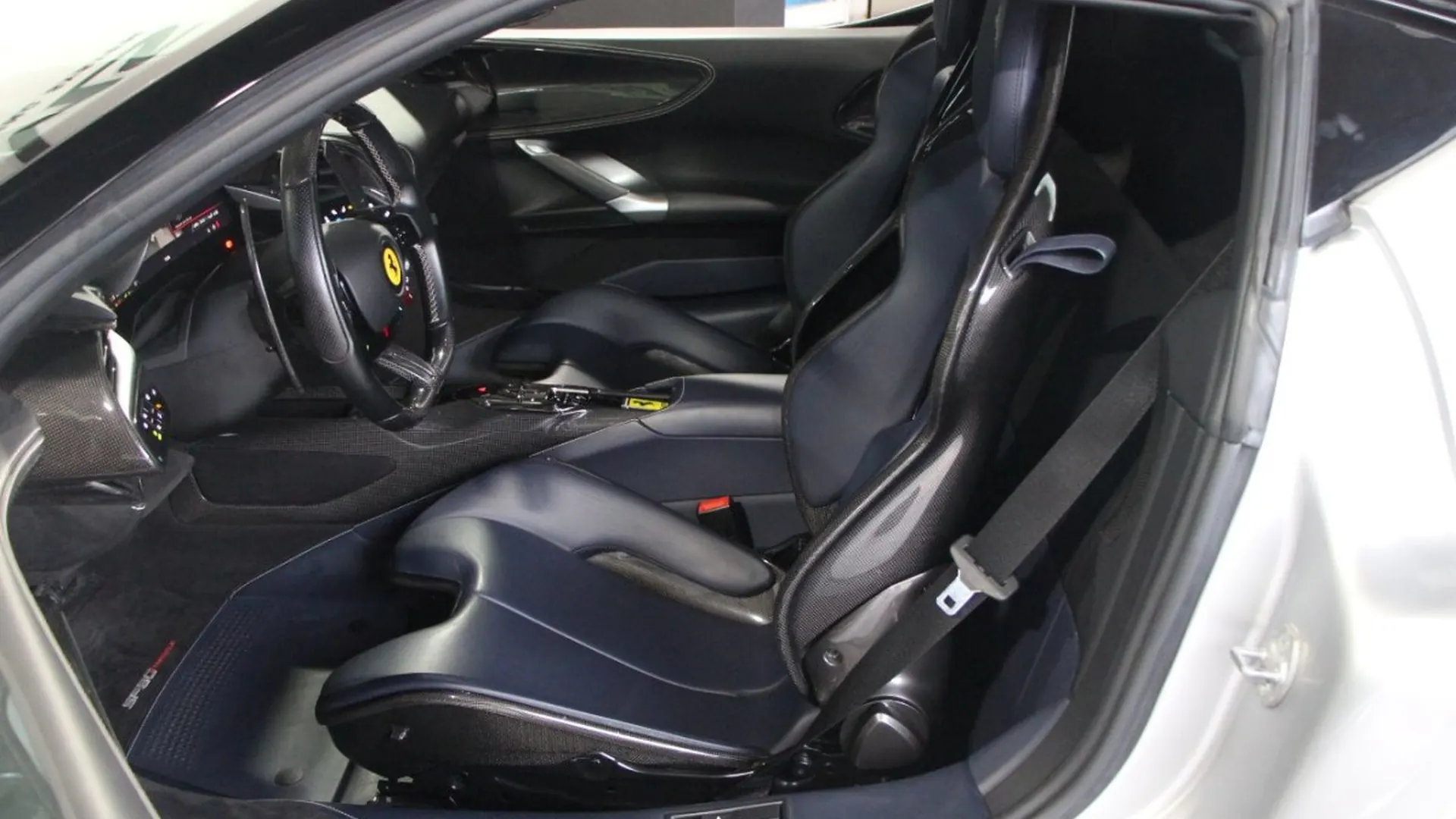 Ferrari SF90 — photo 22