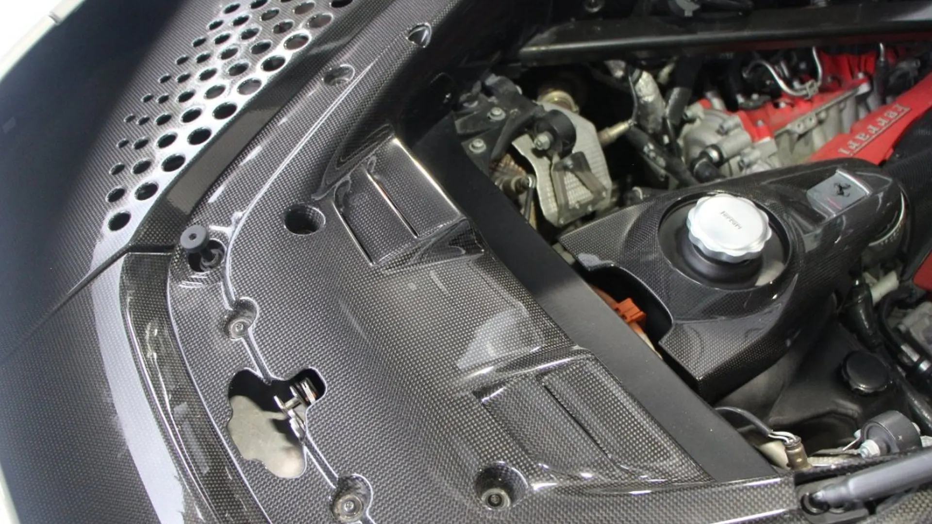 Ferrari SF90 — photo 20