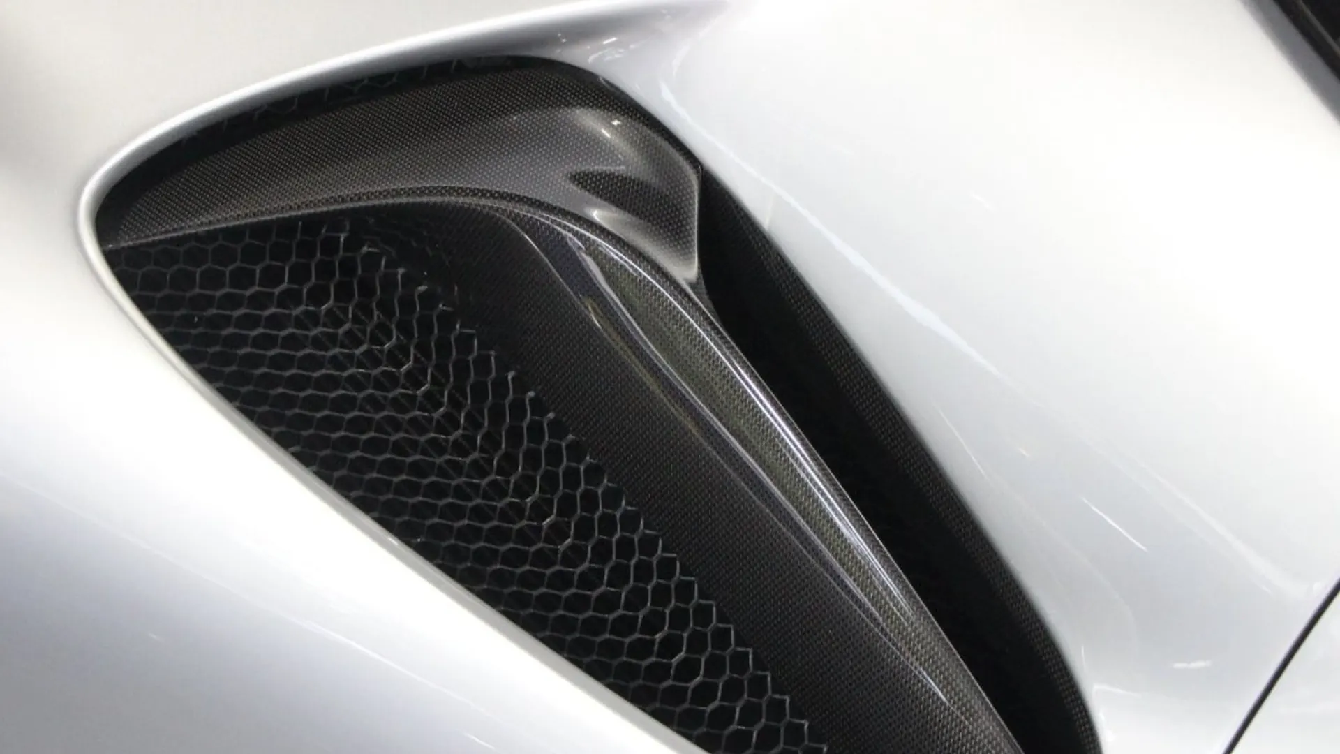 Ferrari SF90 — photo 10