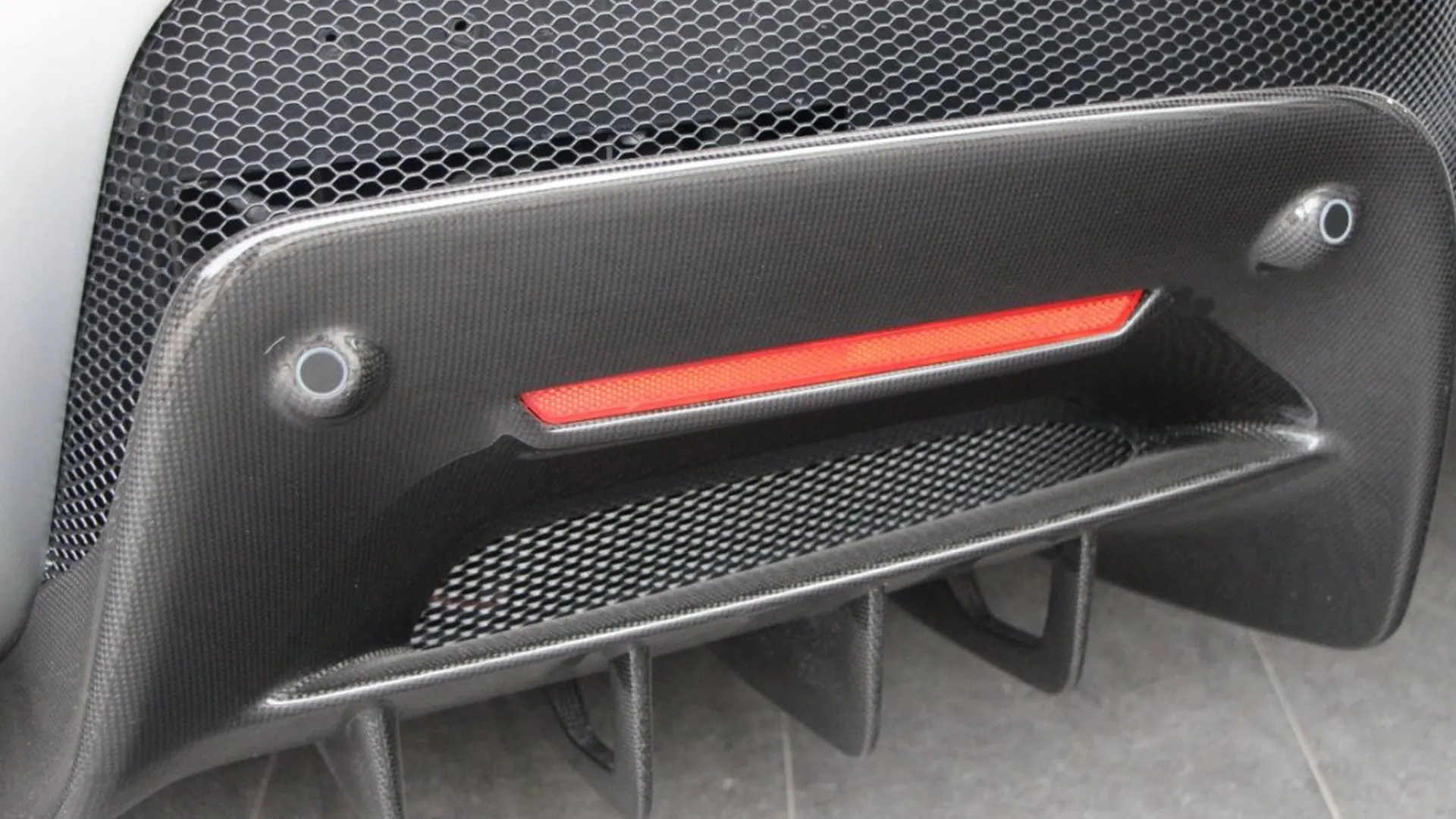 Ferrari SF90 — photo 15