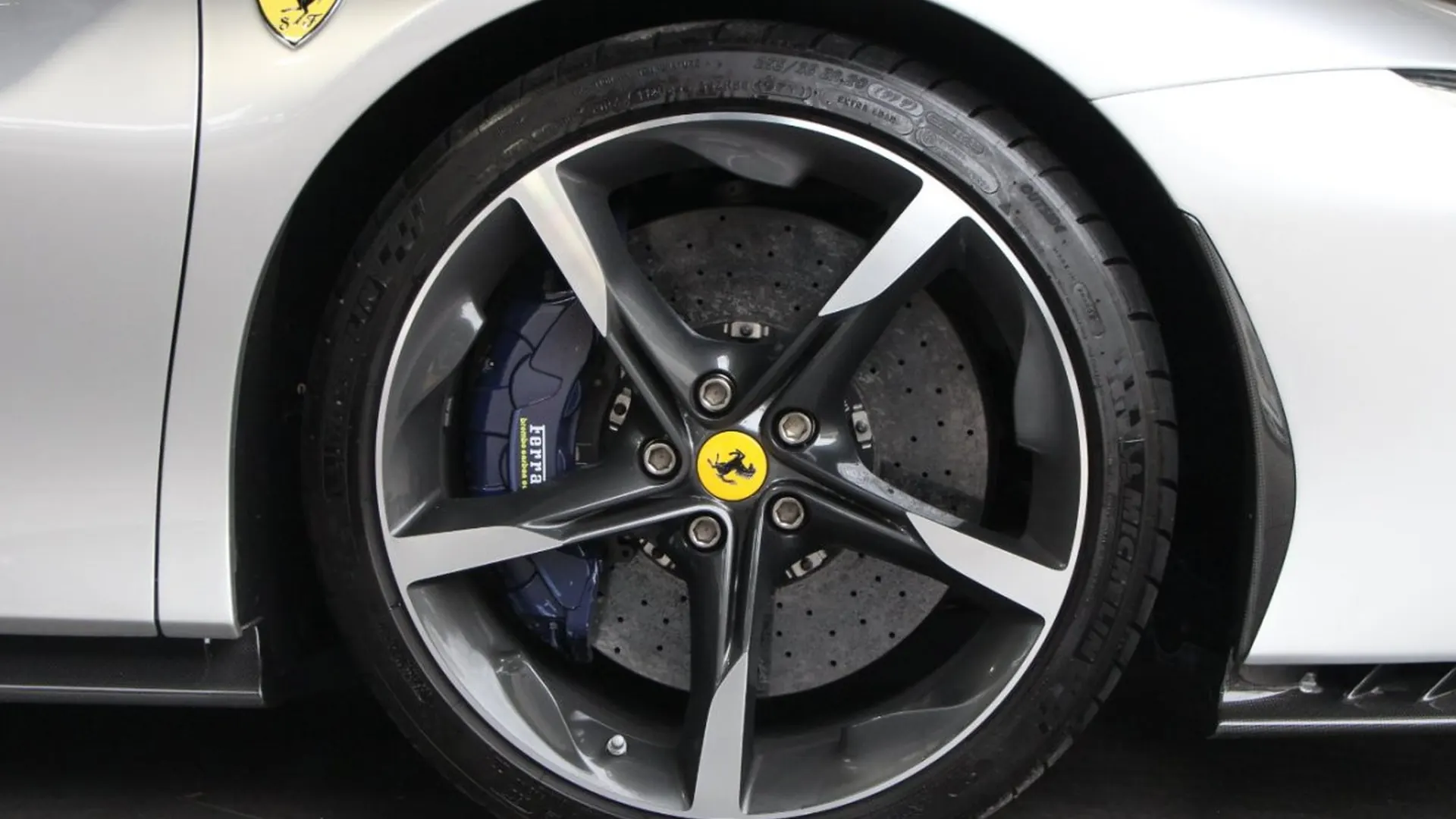 Ferrari SF90 — photo 13