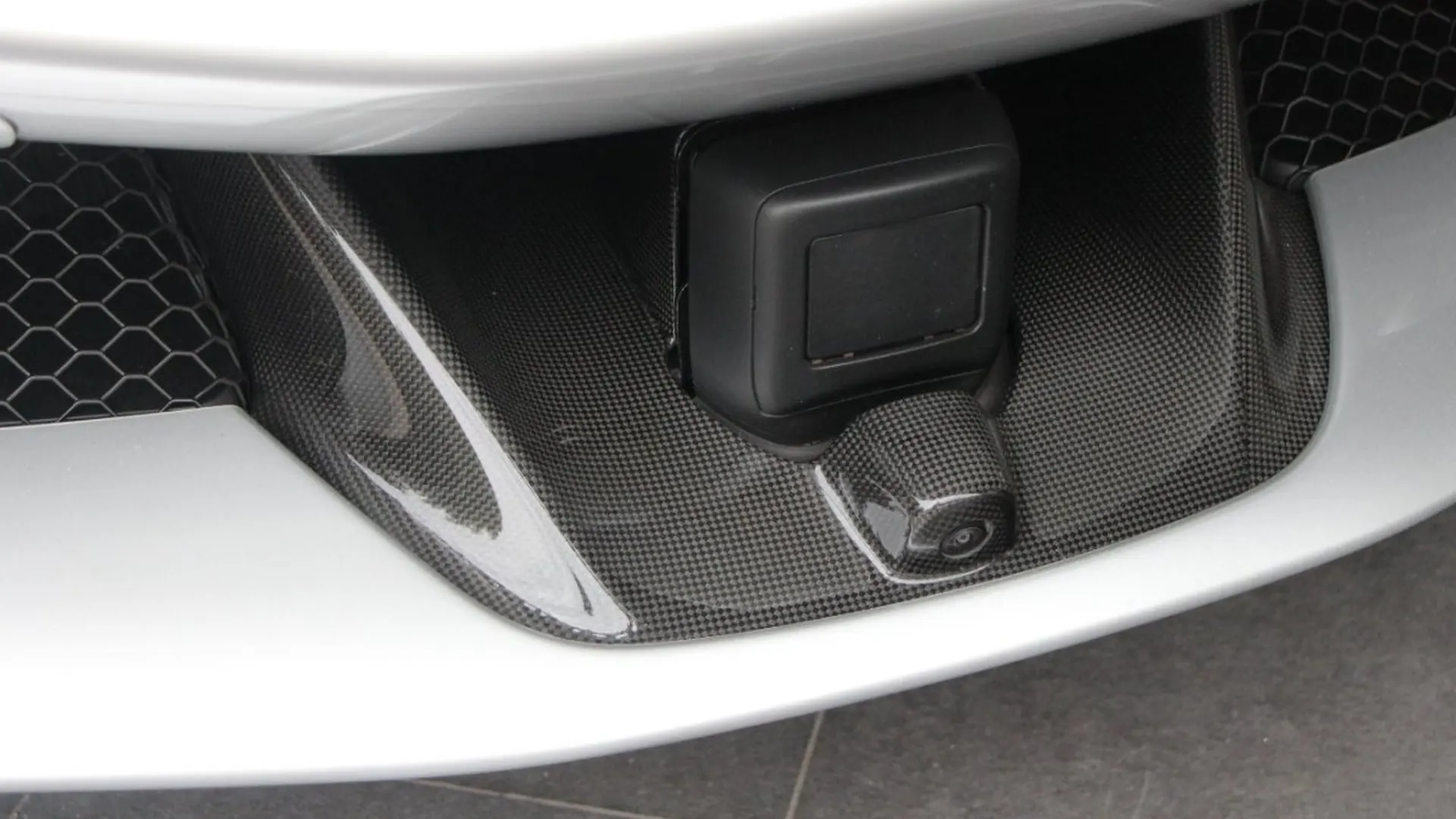 Ferrari SF90 — photo 6