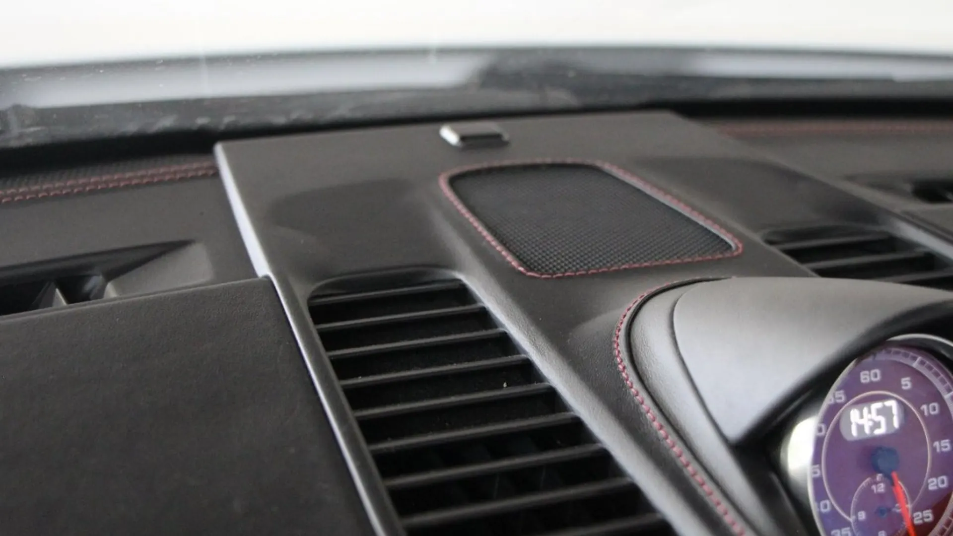 Porsche 911 — photo 17