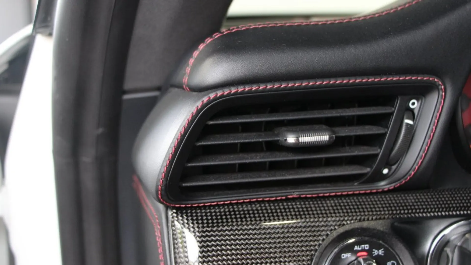 Porsche 911 — photo 15
