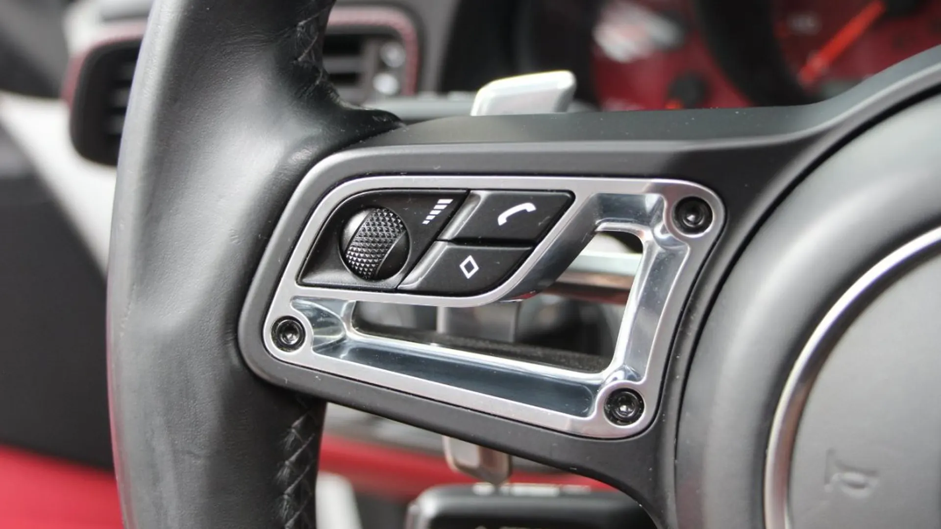 Porsche 911 — photo 28