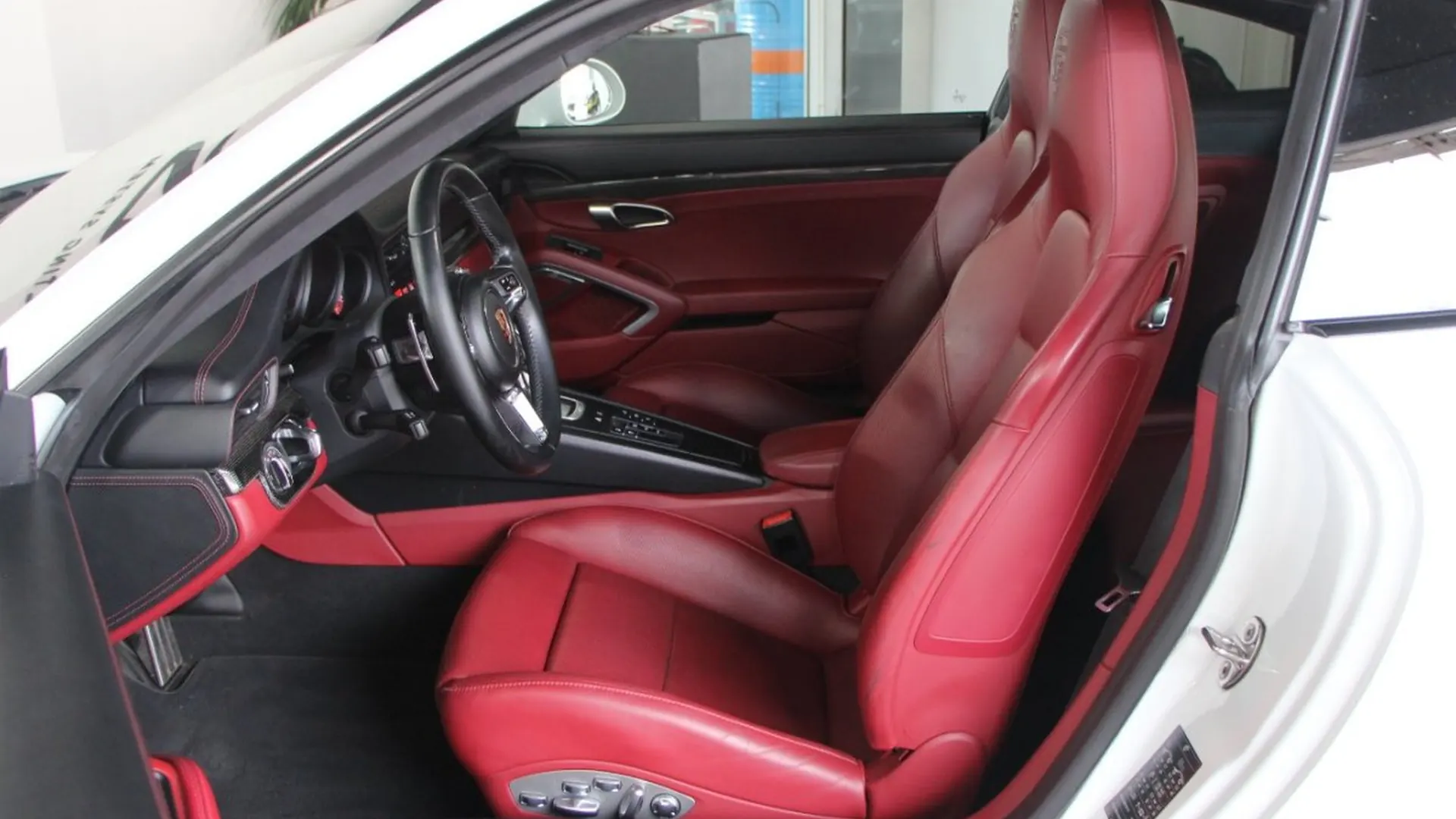 Porsche 911 — photo 9