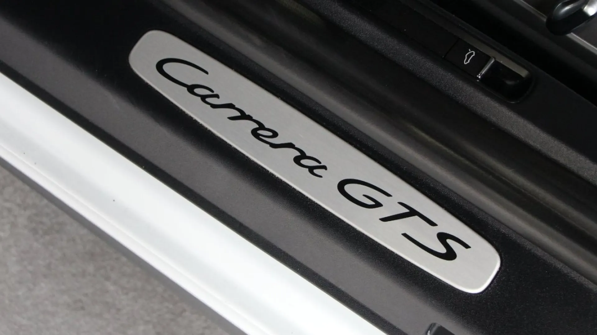 Porsche 911 — photo 12