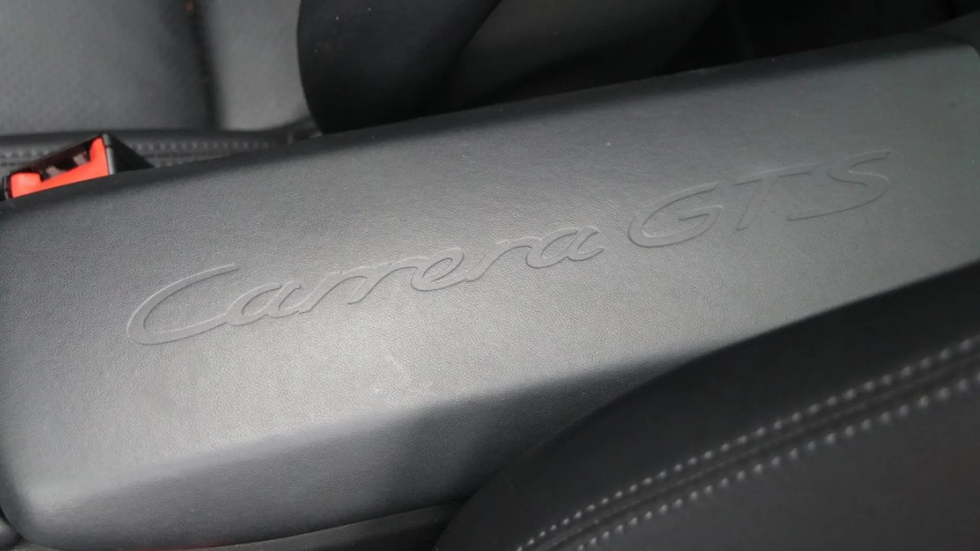 Porsche 911 — photo 26