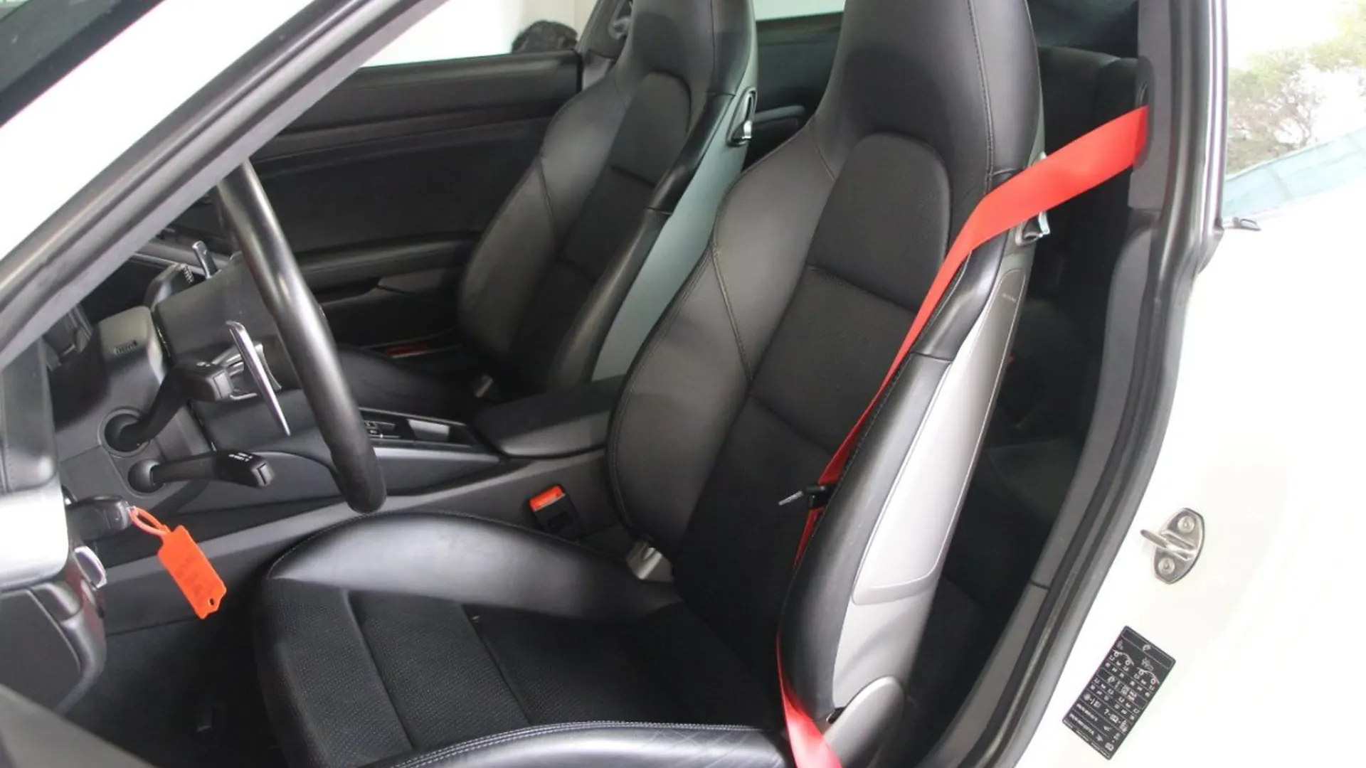 Porsche 911 — photo 10