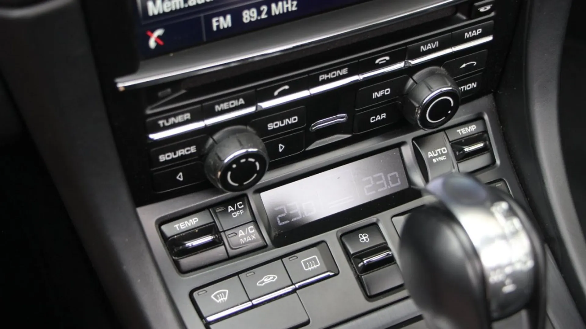 Porsche 911 — photo 25