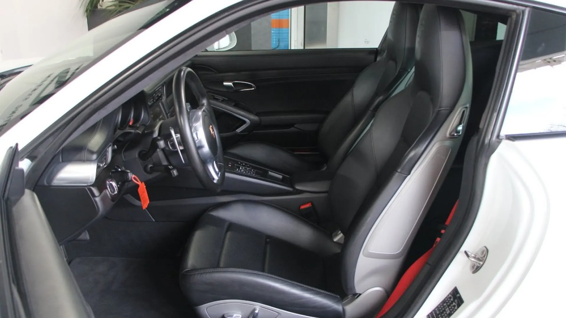 Porsche 911 — photo 9
