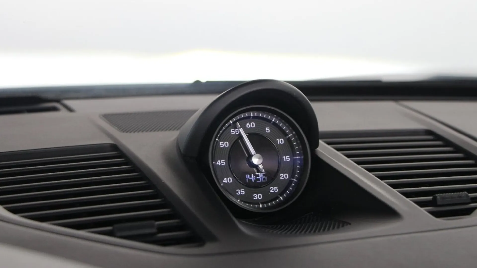 Porsche 911 — photo 16