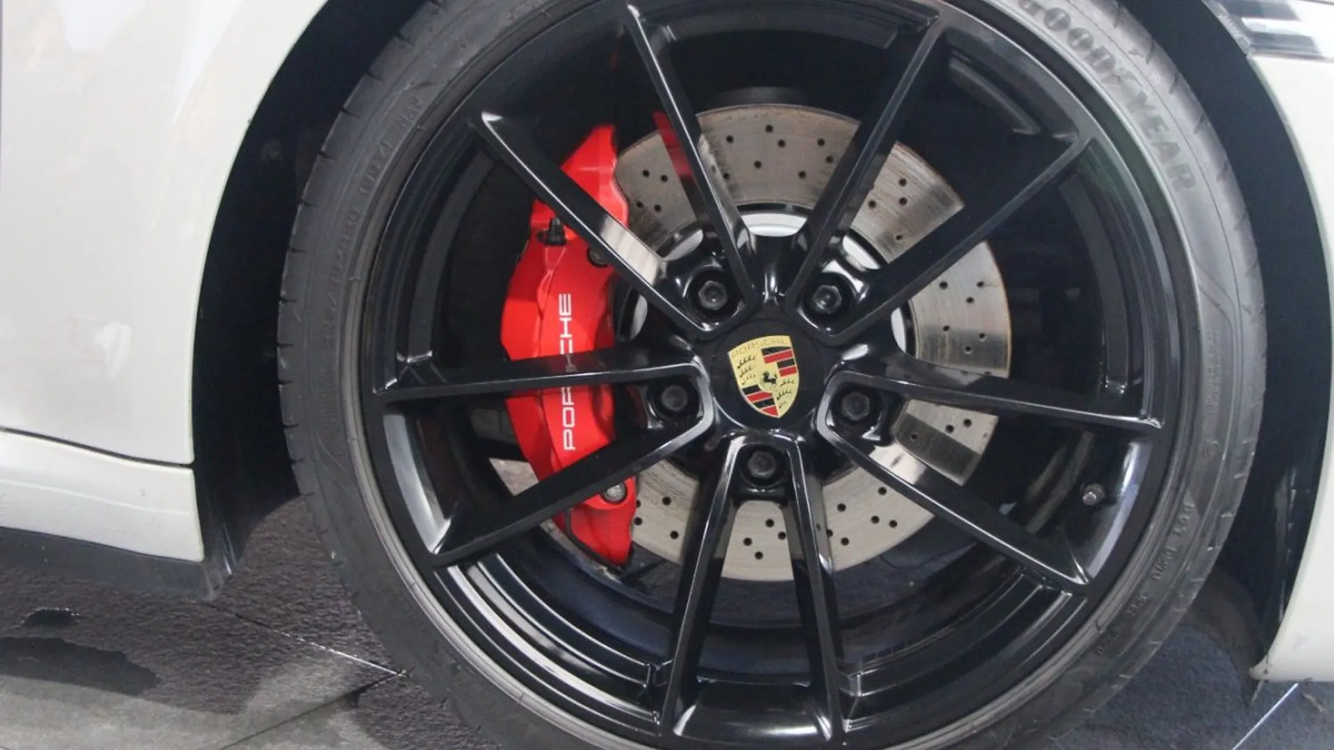 Porsche 911 — photo 25