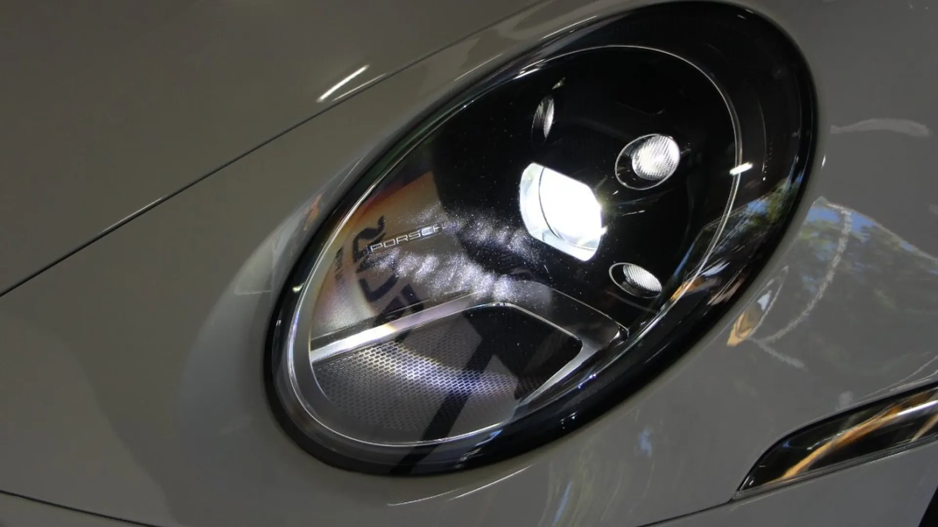 Porsche 911 — photo 24
