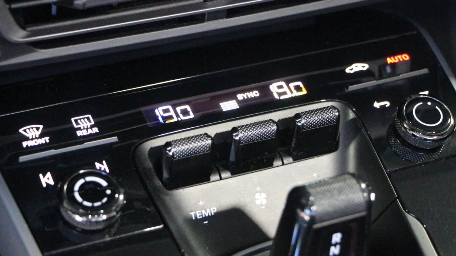 Porsche 911 — photo 27