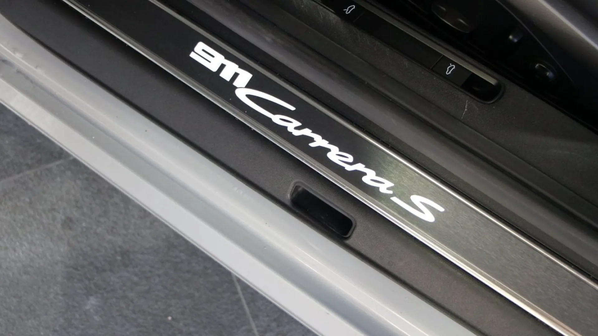 Porsche 911 — photo 23