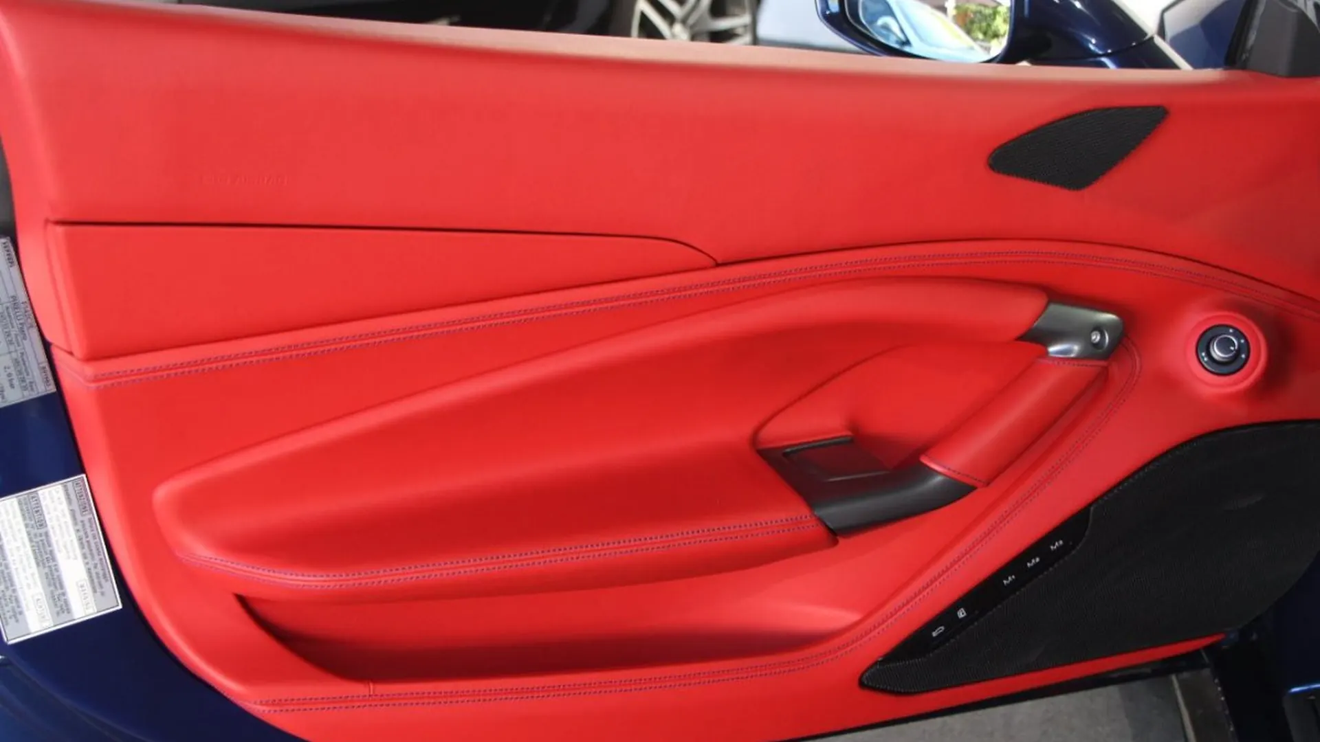 Ferrari F8 — photo 13