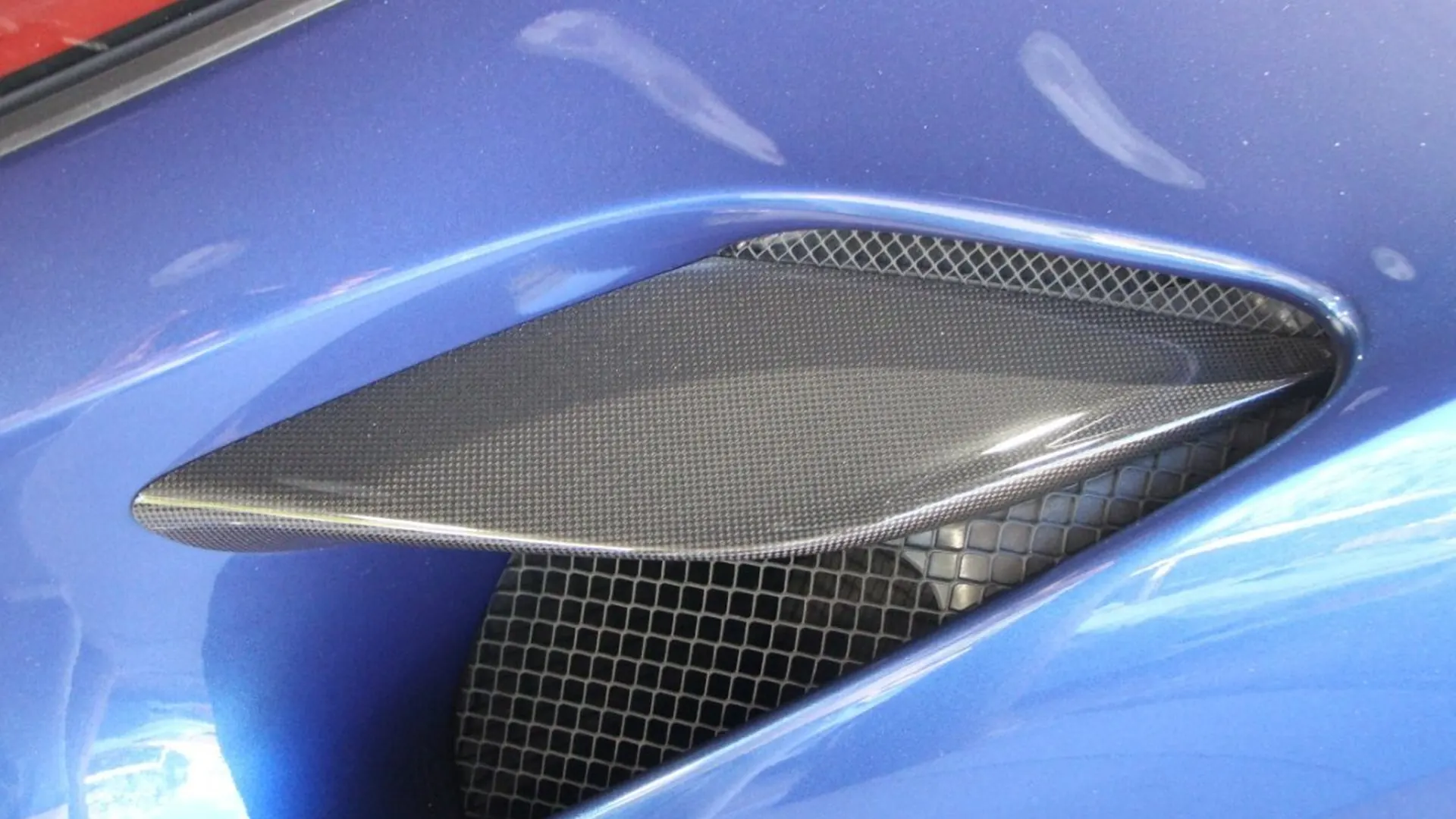 Ferrari F8 — photo 9