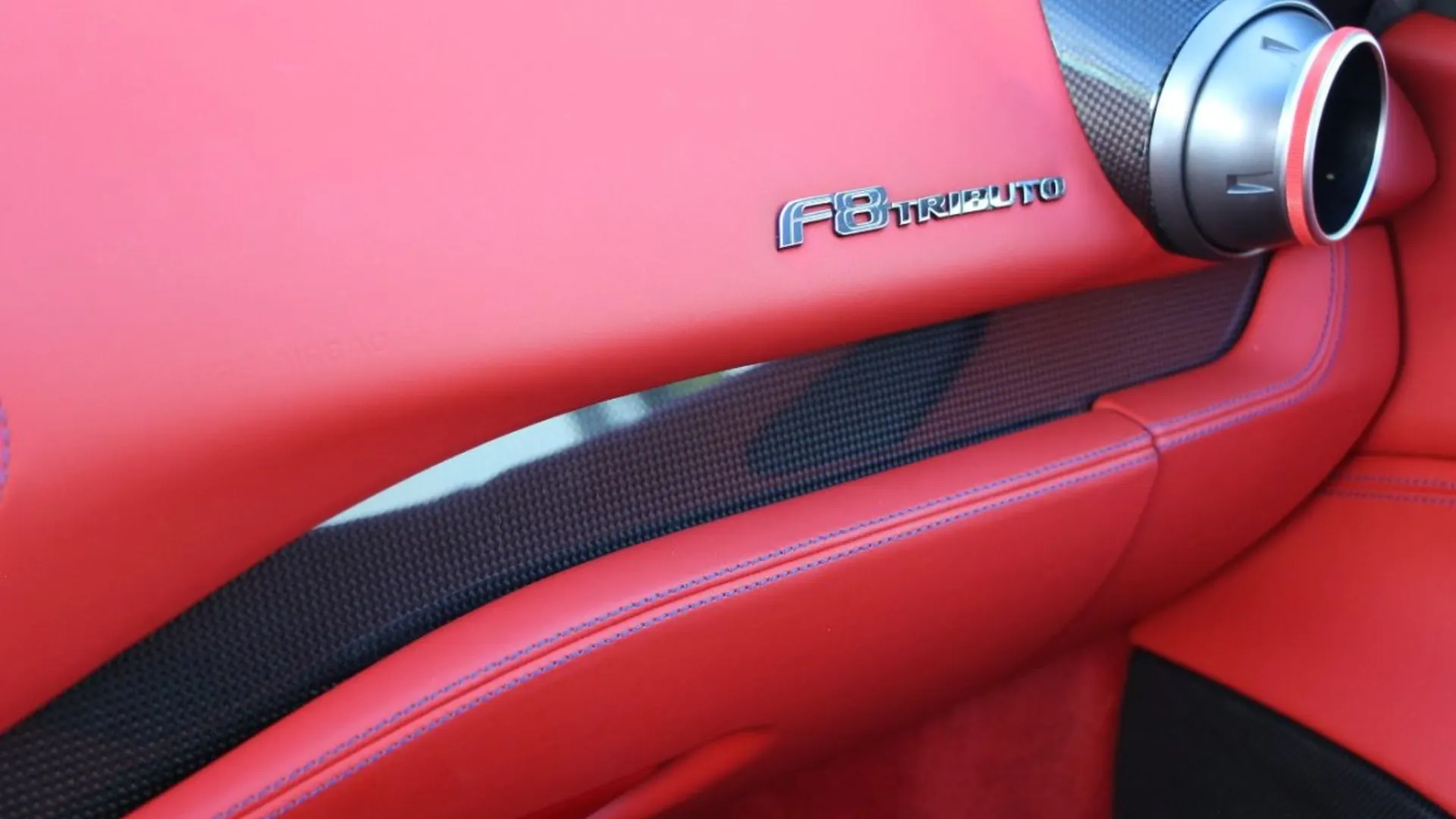 Ferrari F8 — photo 29